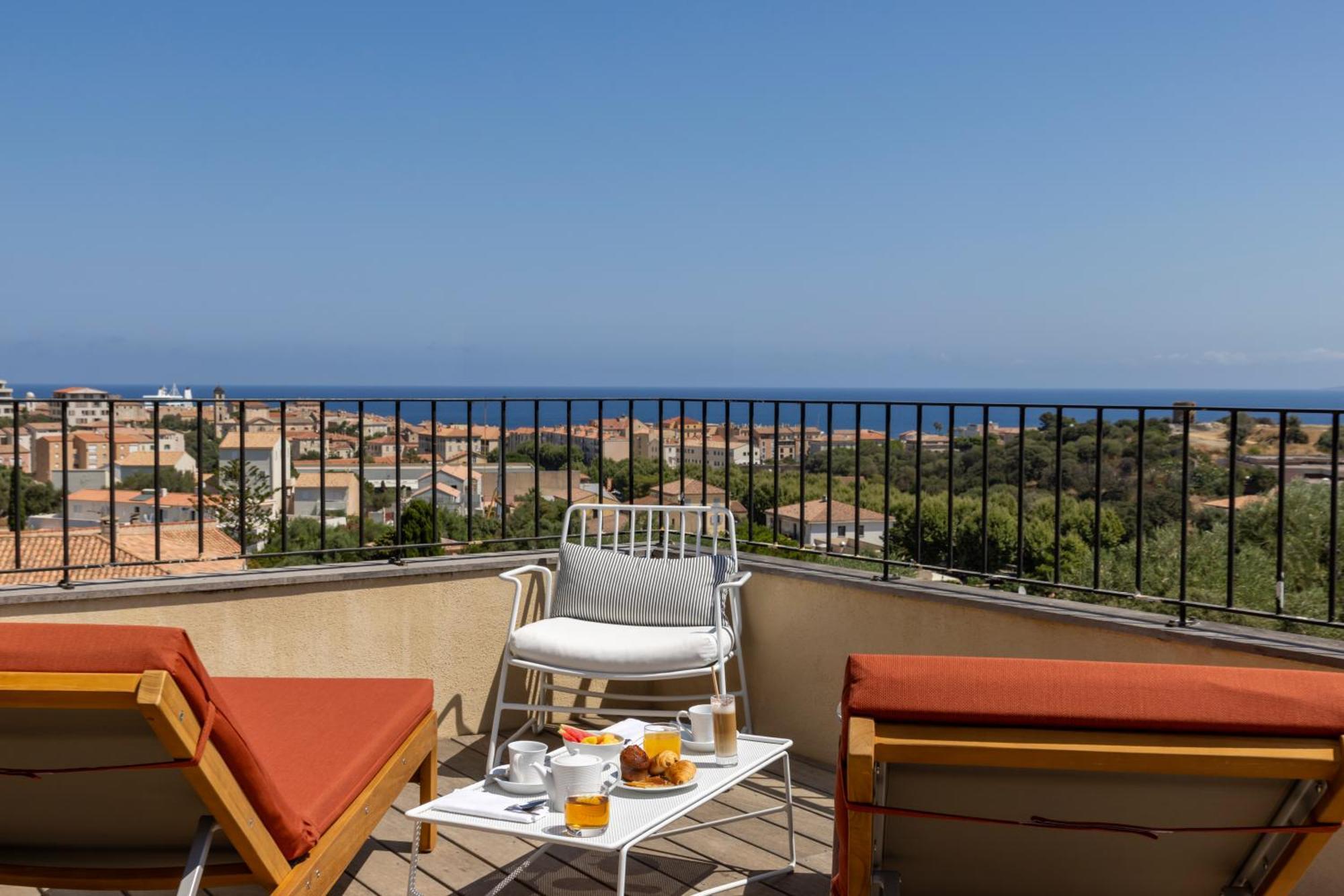 LʼÎle-Rousse Hotel Restaurant Villa Josephine מראה חיצוני תמונה