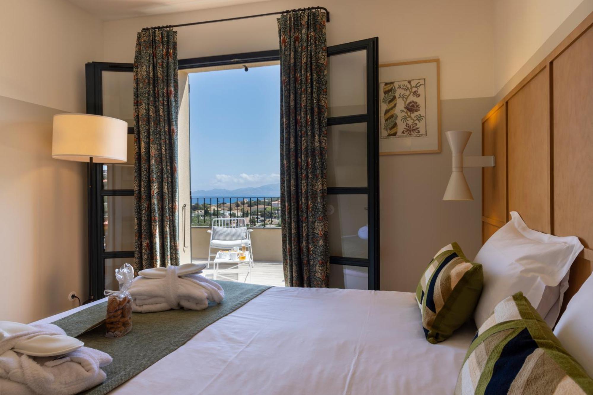 LʼÎle-Rousse Hotel Restaurant Villa Josephine מראה חיצוני תמונה